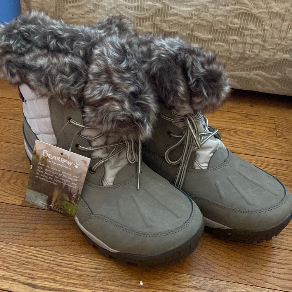 Bearpaw winter waterproof boots. Size 12. Never worn
